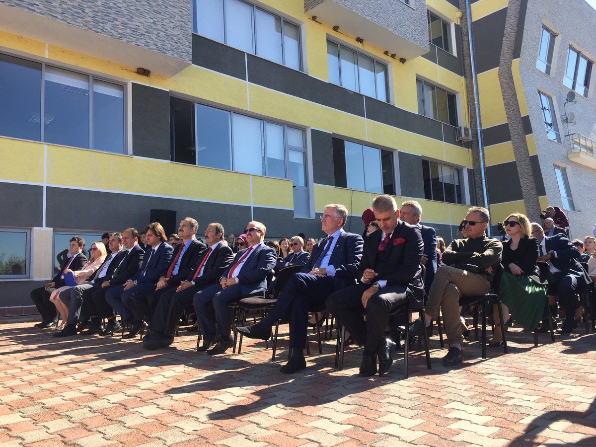 Arnavutluk'taki Maarif Okulları düzenlenen törenle eğitime başladı